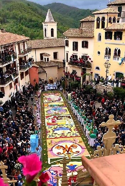 https://www.terredipregio.it/immagini_news/82/torna-la-tradizionale-infiorata-82-600.jpg